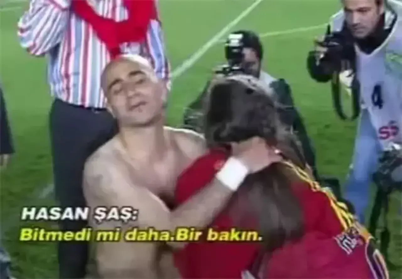 Sahada Olması Gereken Hiçbir Şey Olmadı! Futbolun En İlginç Anları 19