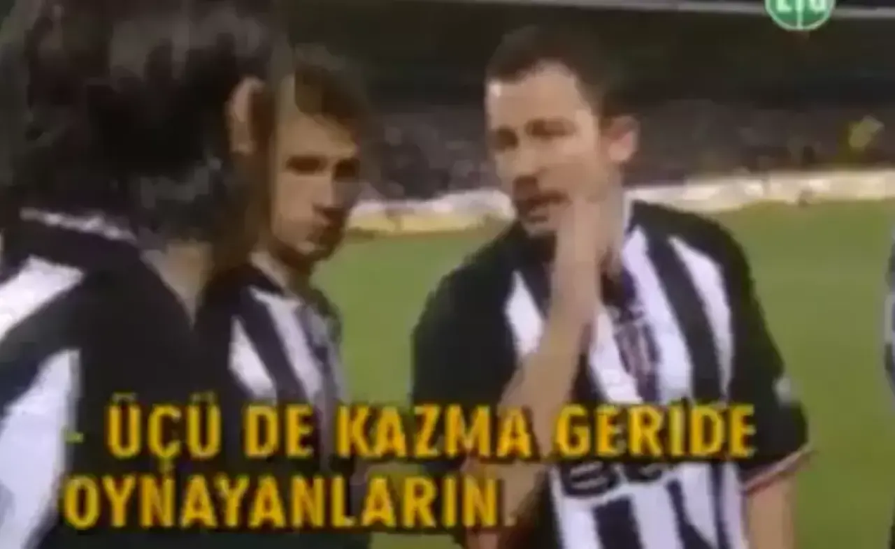 Sahada Olması Gereken Hiçbir Şey Olmadı! Futbolun En İlginç Anları 18