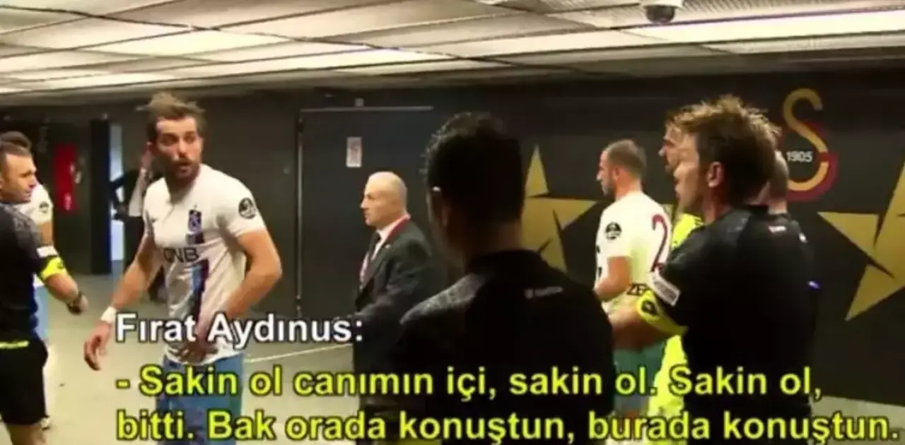 Sahada Olması Gereken Hiçbir Şey Olmadı! Futbolun En İlginç Anları 5