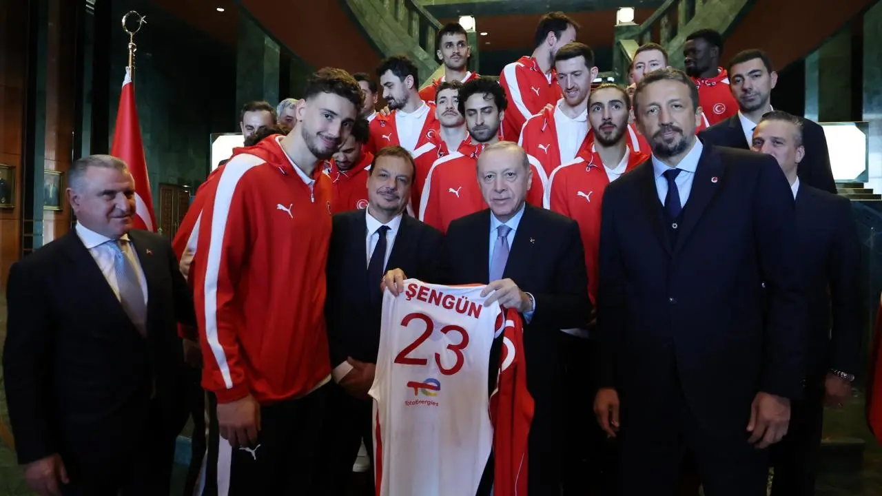 12 Dev Adam, EuroBasket 2025 finalinde izlenme rekoru kırdı 4