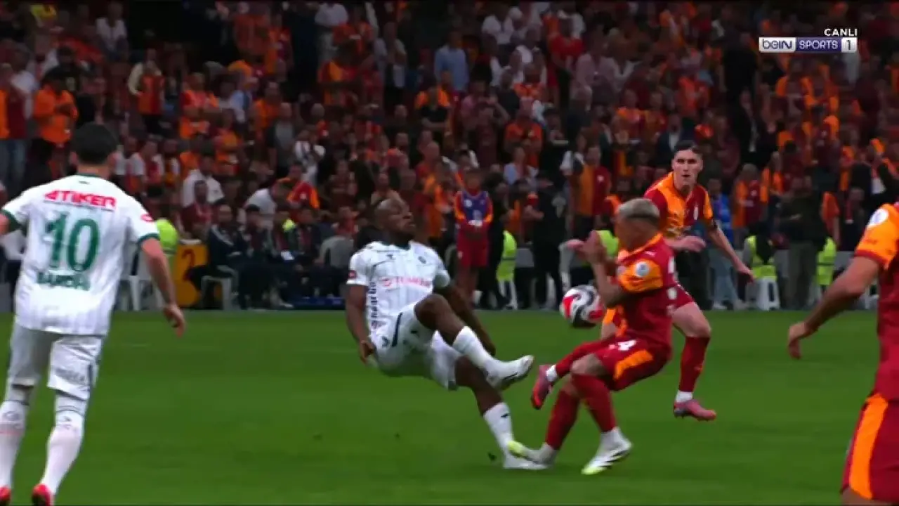 Torreira’nın müdahalesi kırmızı mı sarı mı? Konyaspor cephesi tepkili 1