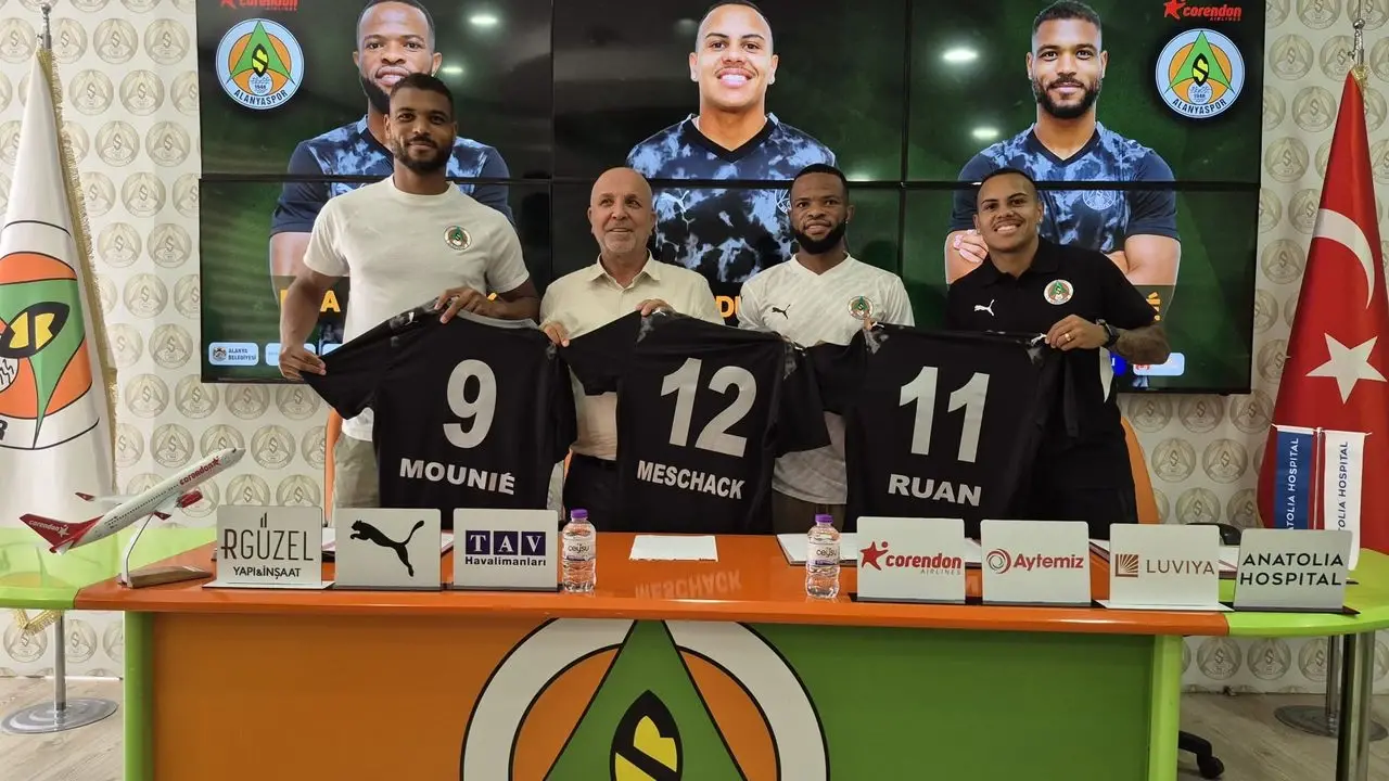 Alanyaspor’da 3 futbolcu birden kadroya katıldı! 1