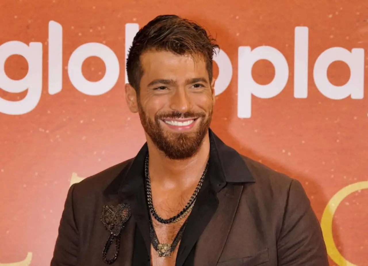 Can Yaman DJ Sara’yı ailesiyle tanıştırdı! Venedik kırmızısı evlilik müjdesine sahne oldu 3