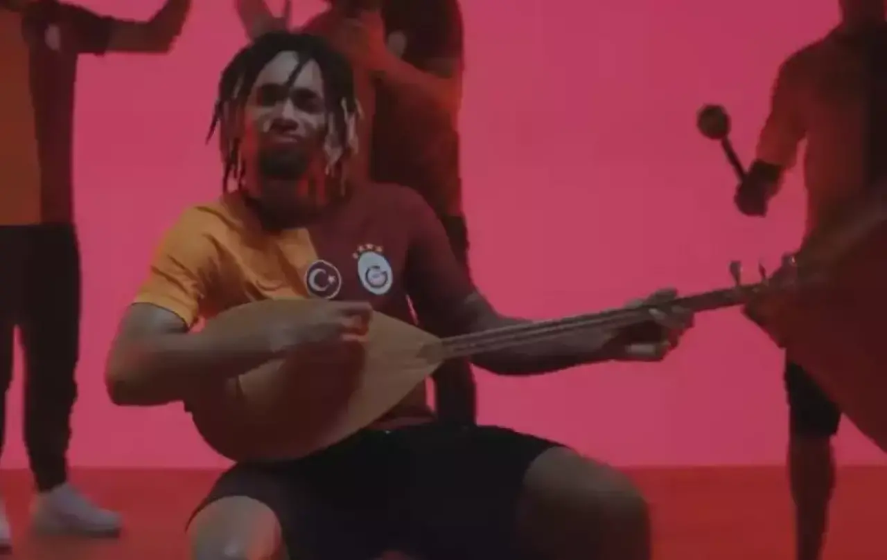 Sahada Olması Gereken Hiçbir Şey Olmadı! Futbolun En İlginç Anları 17