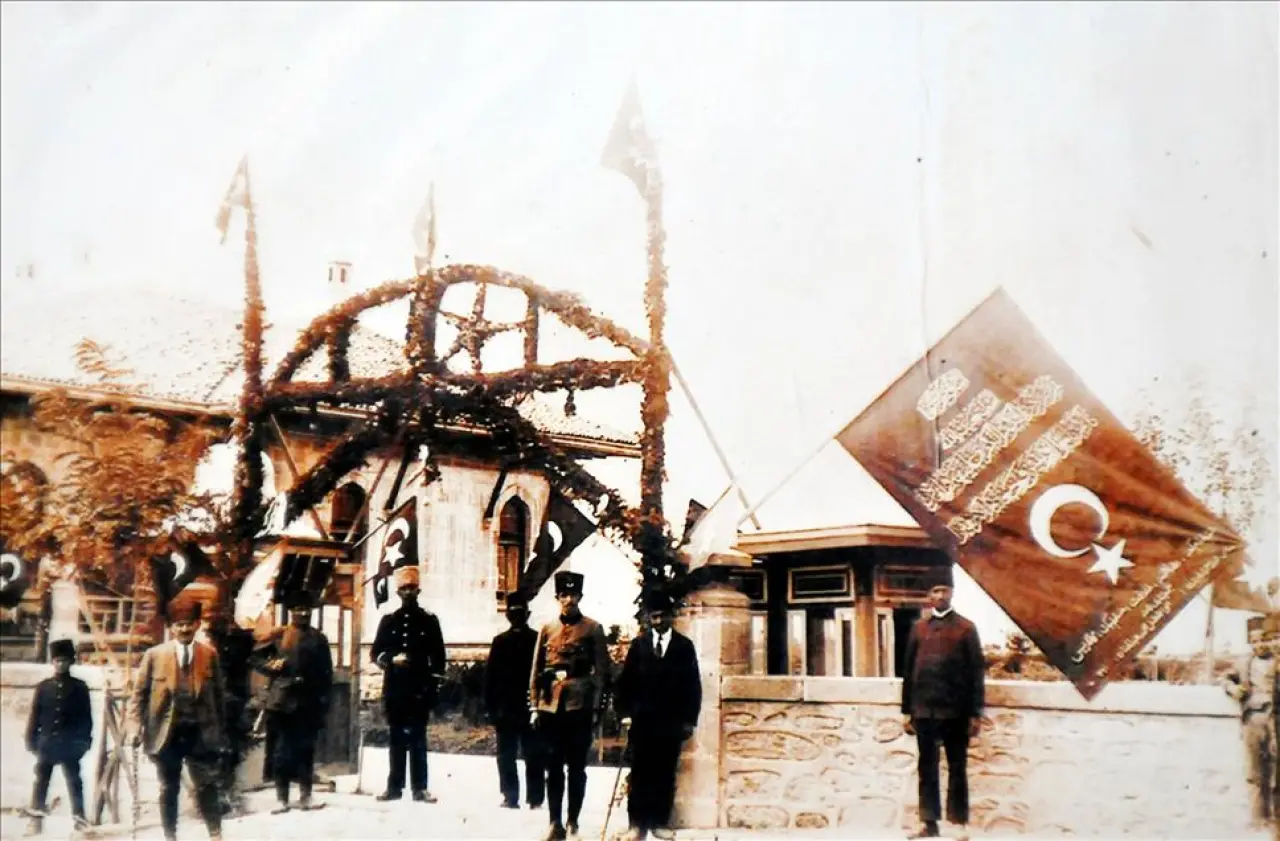 Tarihe Işık Tutan Fotoğraflar: Osmanlı İmparatorluğu’nun Son Günlerinden Kayda Geçen Anlar! 19
