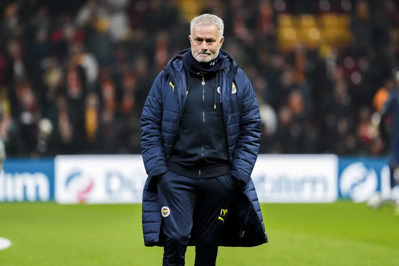 Mourinho’dan Ali Koç’a sert sözler: 'Kerem Aktürkoğlu’nun o maçtan sonra alınmasını hiç açıklamadı' 3