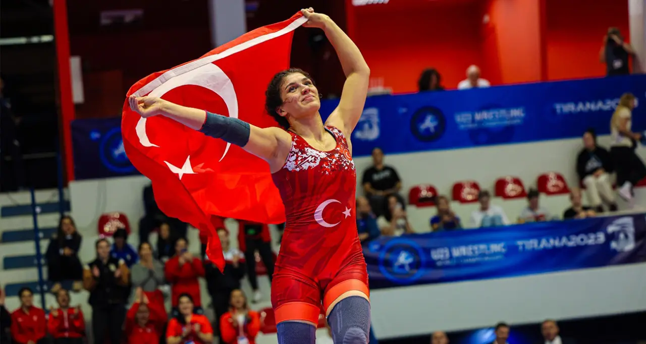 Nesrin Baş’tan tarihi başarı: Milli güreşçi dünya ikincisi oldu 5