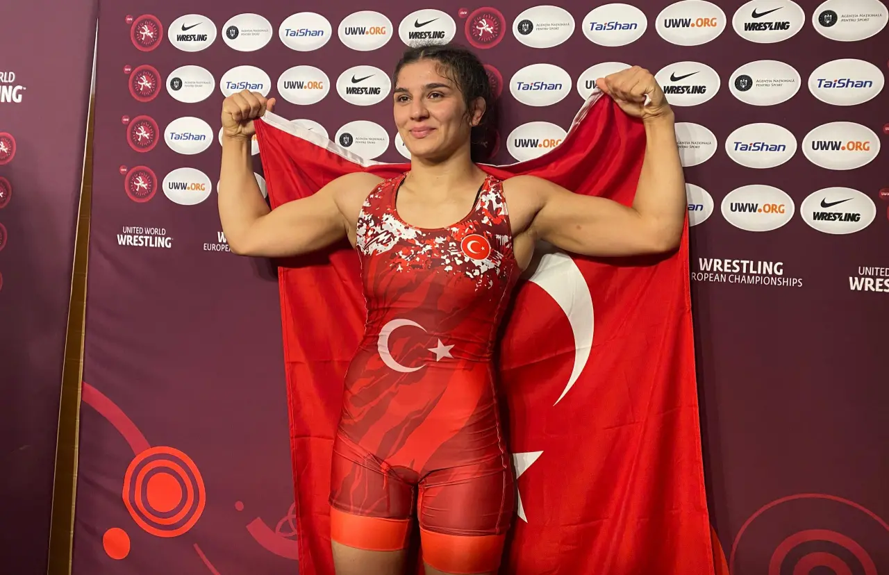 Nesrin Baş’tan tarihi başarı: Milli güreşçi dünya ikincisi oldu 3