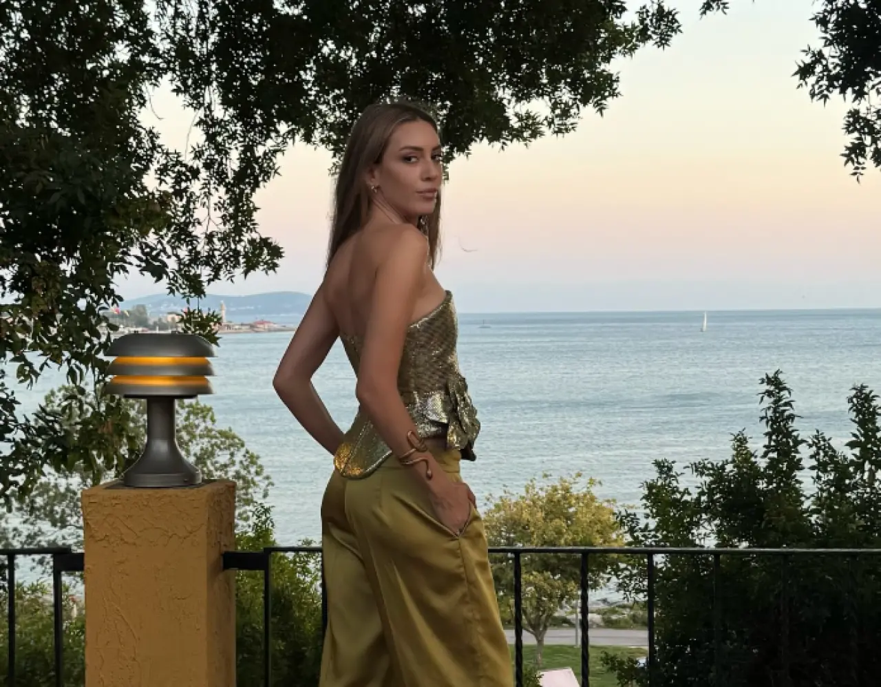 Sinem Kobal görümce oluyor! Gelinine lüks teknede bride party! 1
