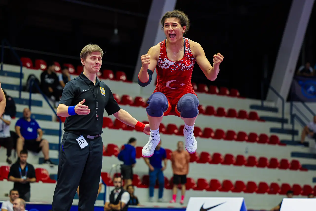 Nesrin Baş’tan tarihi başarı: Milli güreşçi dünya ikincisi oldu 2