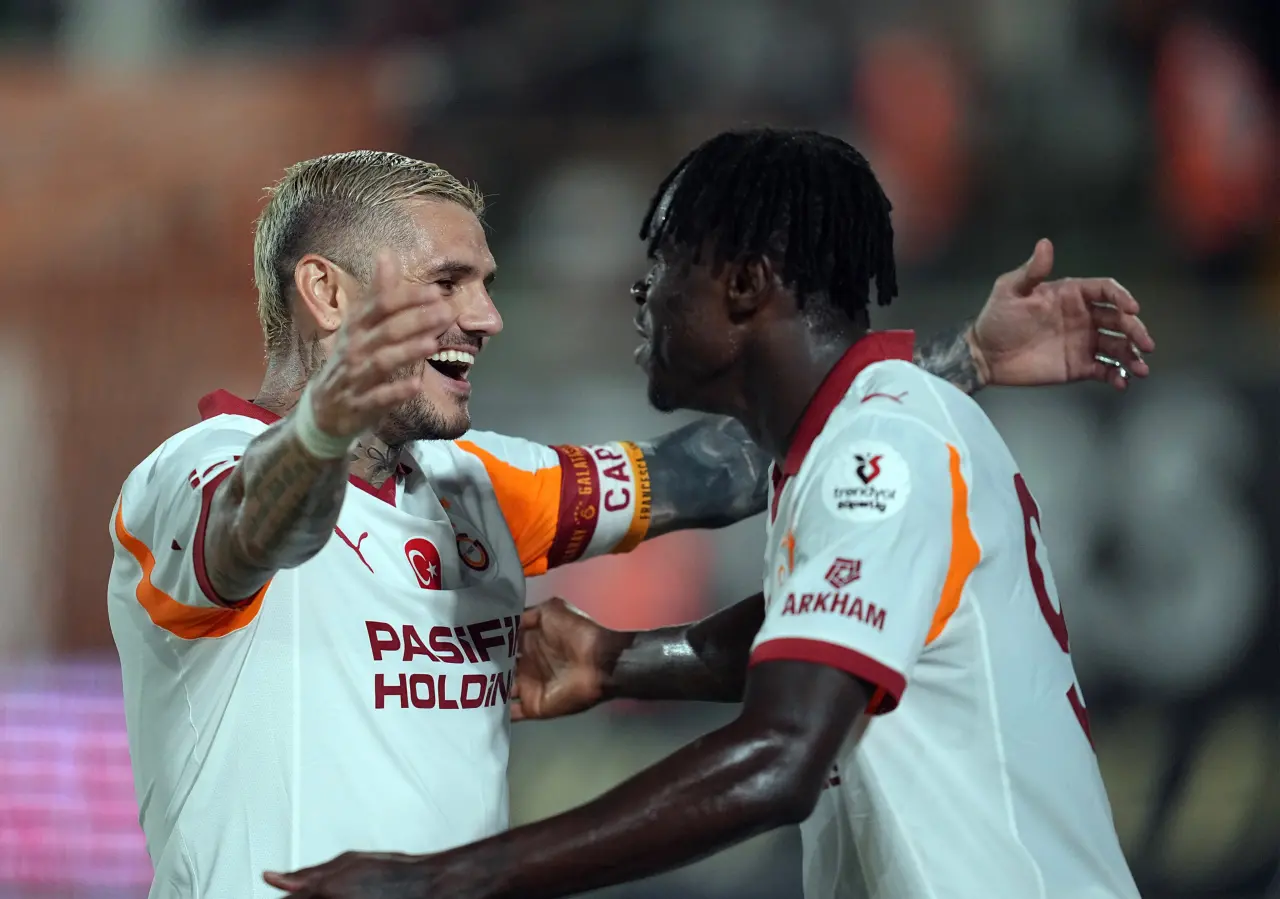 Okan Buruk’tan son dakika açıklaması: 'Devre arası baygınlık geçirdi' 4