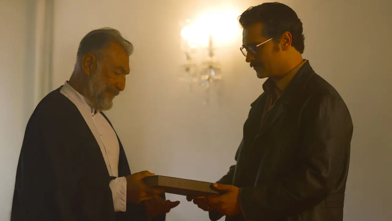 ‘Uykucu’ filminde Çağatay Ulusoy’dan sürpriz sanat performansı! 3