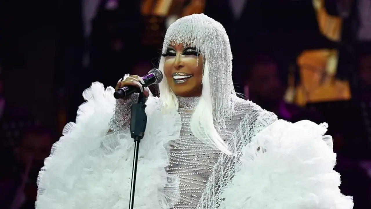 Bülent Ersoy sahnede şaşırttı: Kendi kendine küfür etti! 3