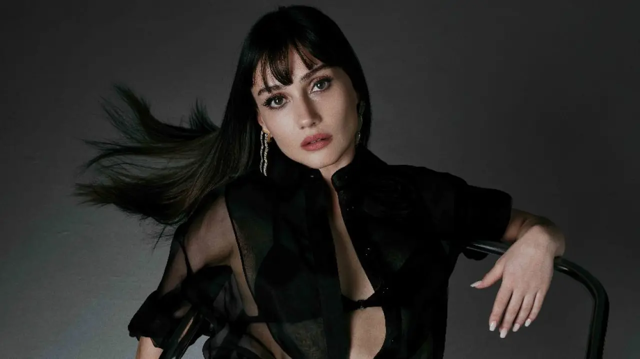 Yasak Elma’yla İtalya’yı salladı, şimdi aşkla konuşuluyor: Sevda Erginci’den özel röportaj! 1