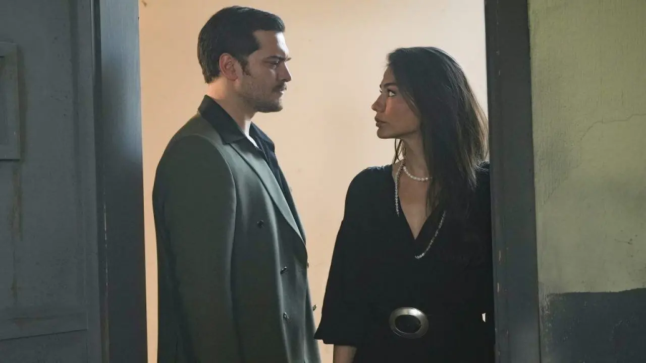 Eşref Rüya setinde elektrik var! Demet Özdemir’in Çağatay Ulusoy itirafı olay yarattı! 3