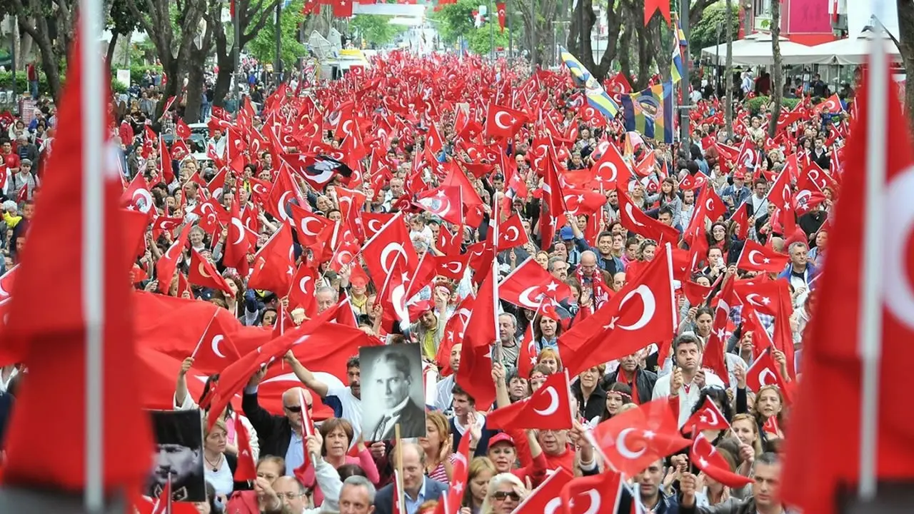 Cumhuriyet’in 102. Yılına Yakışır Coşku: Meydanlar Ay Yıldızla Doldu 11