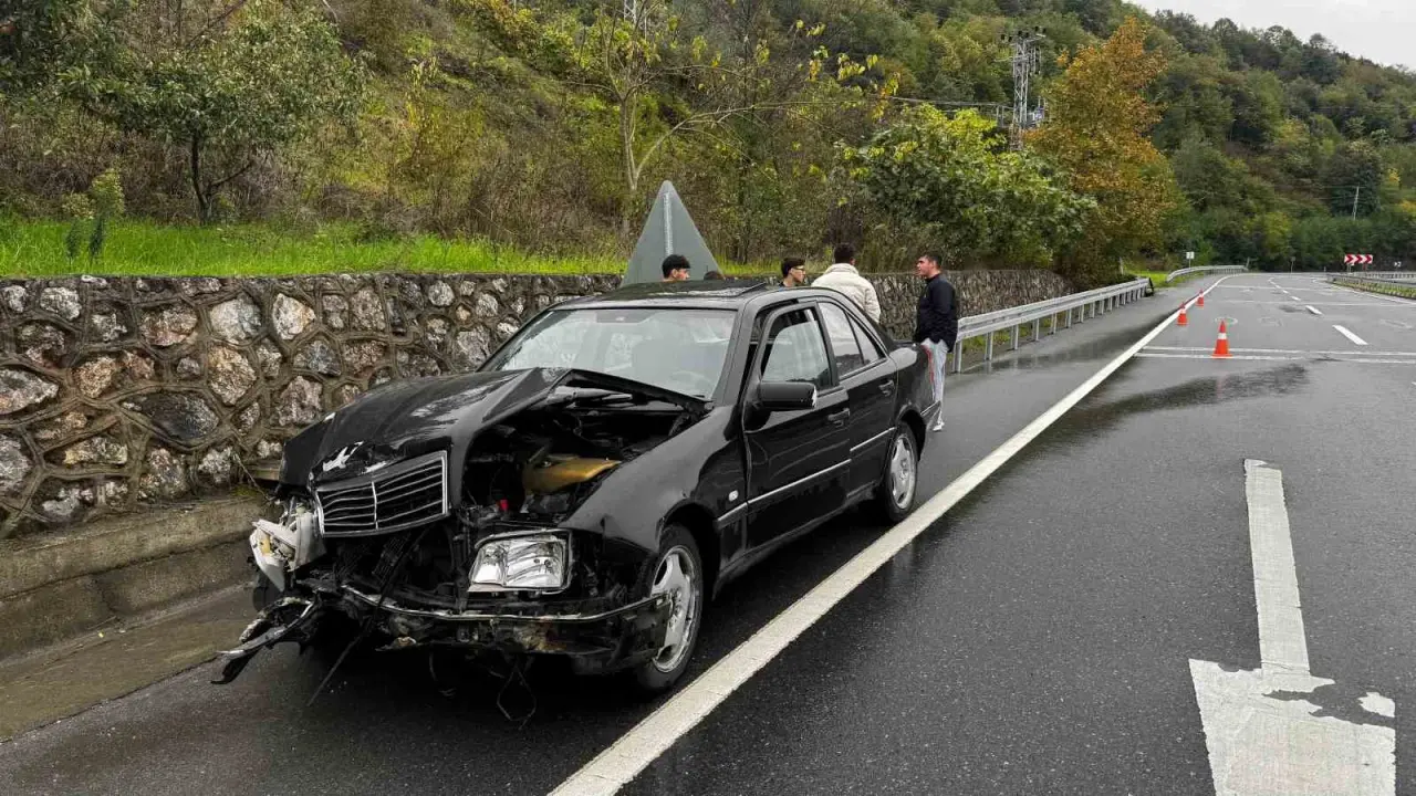Zonguldak’ta yağmur dansı! Otomobil bariyerle tango yaptı 2