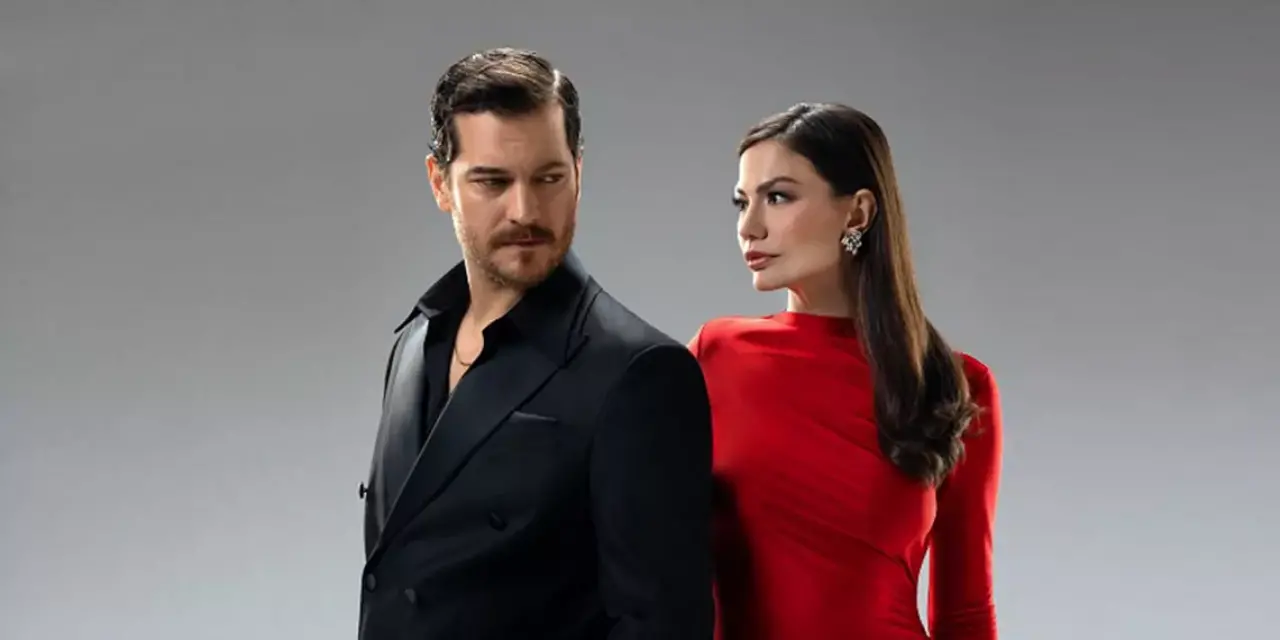 Cannes'da efsane uyum: Çağatay Ulusoy ve Demet Özdemir sahnede! 4