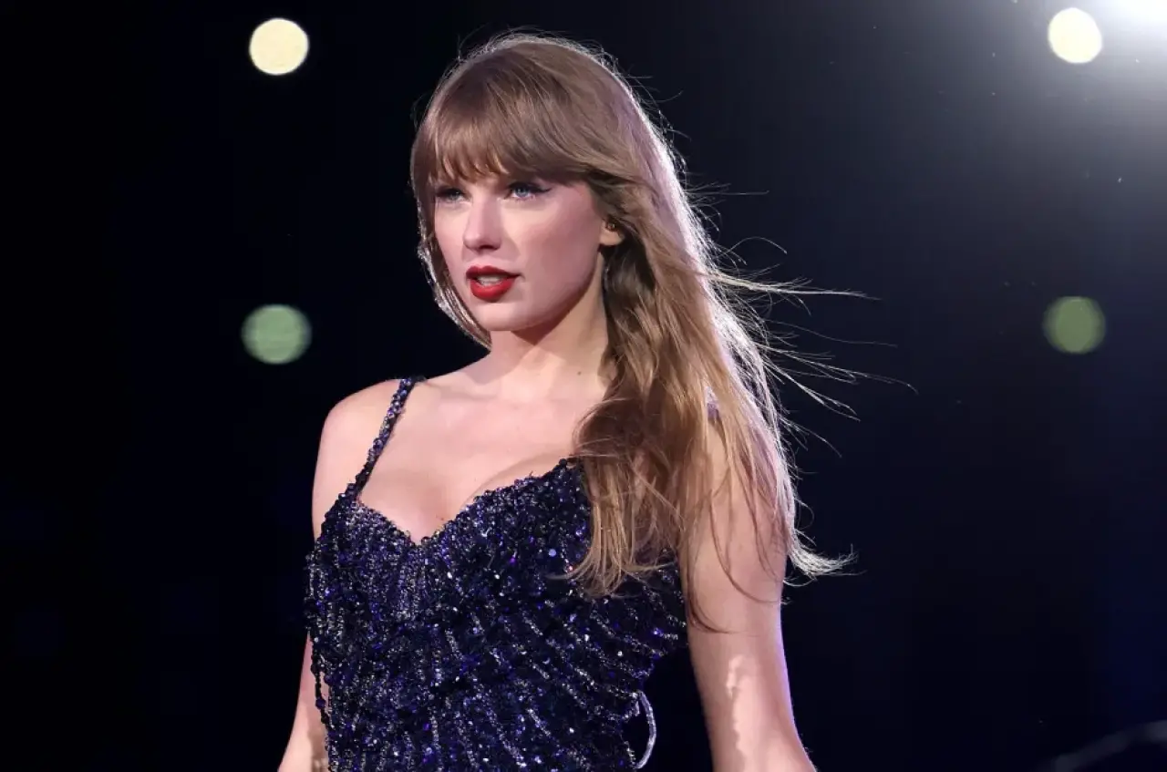 Taylor Swift, botoksun etkisi geçmeden kameralar karşısına geçince dikkat çekti! 3