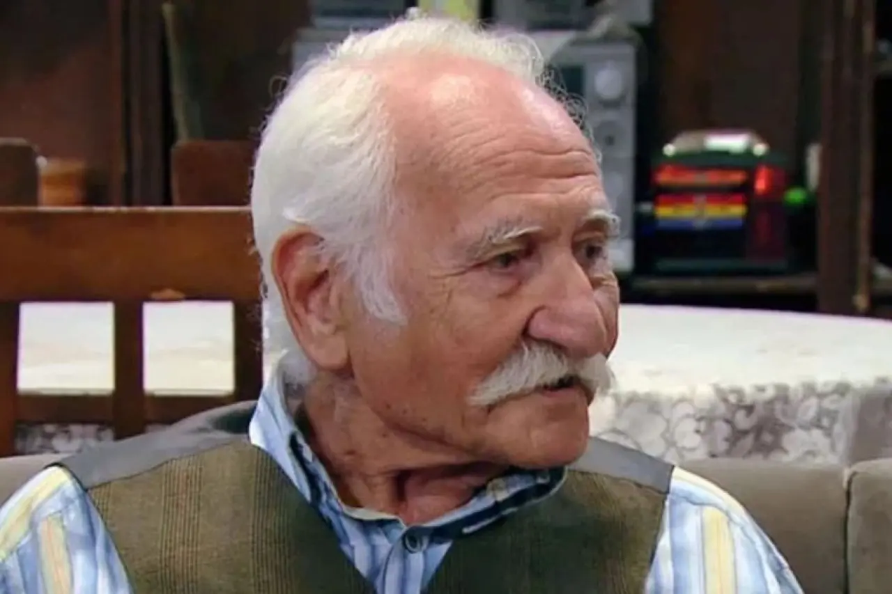 'Memik Dede' Arif Erkin Güzelbeyoğlu İçin tiyatro sahnesinde hüzünlü tören! 5