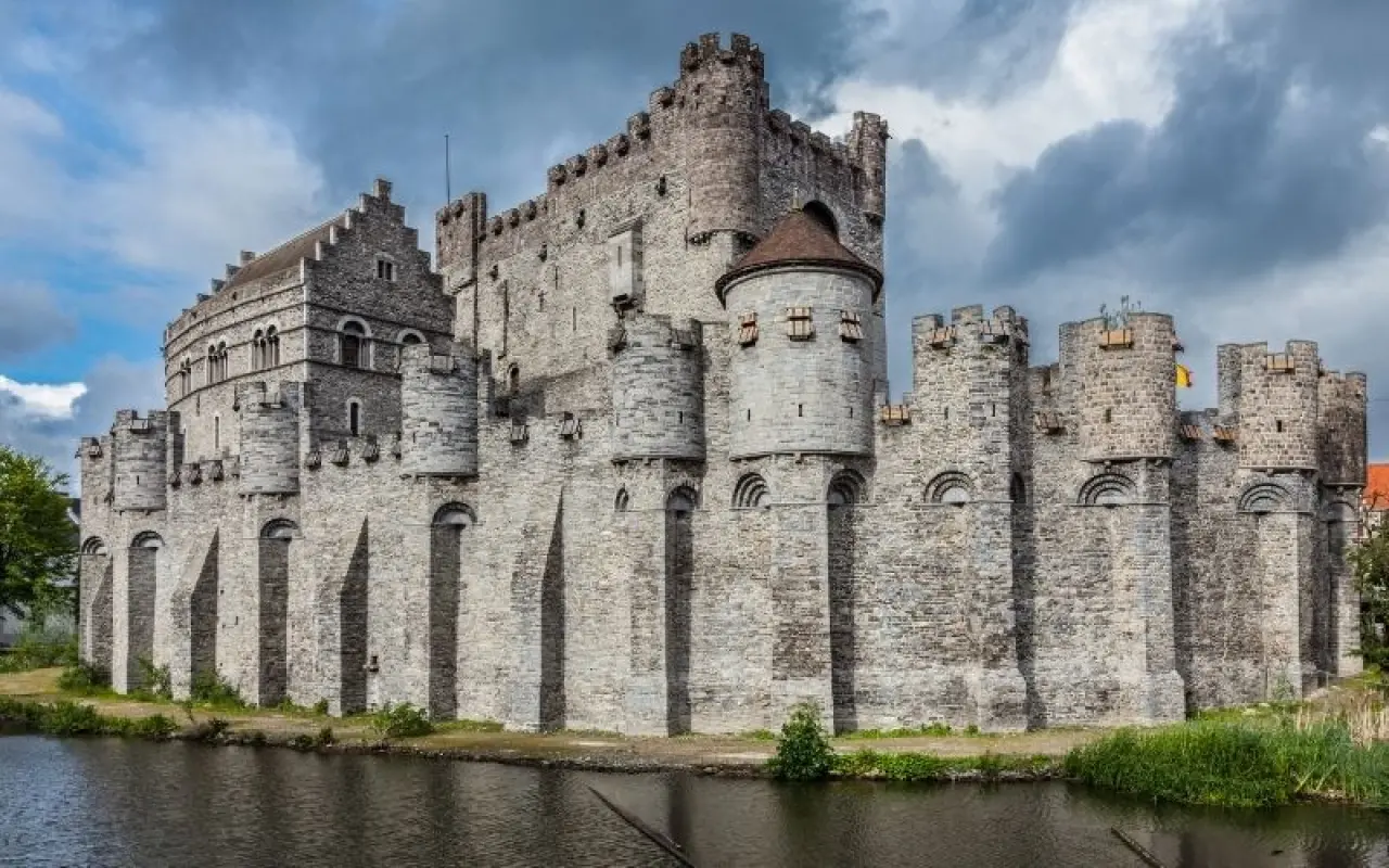 Ünlülerin yarışacağı ‘The Traitors Türkiye’ yarışmasını Giray Altınok sunacak! 2