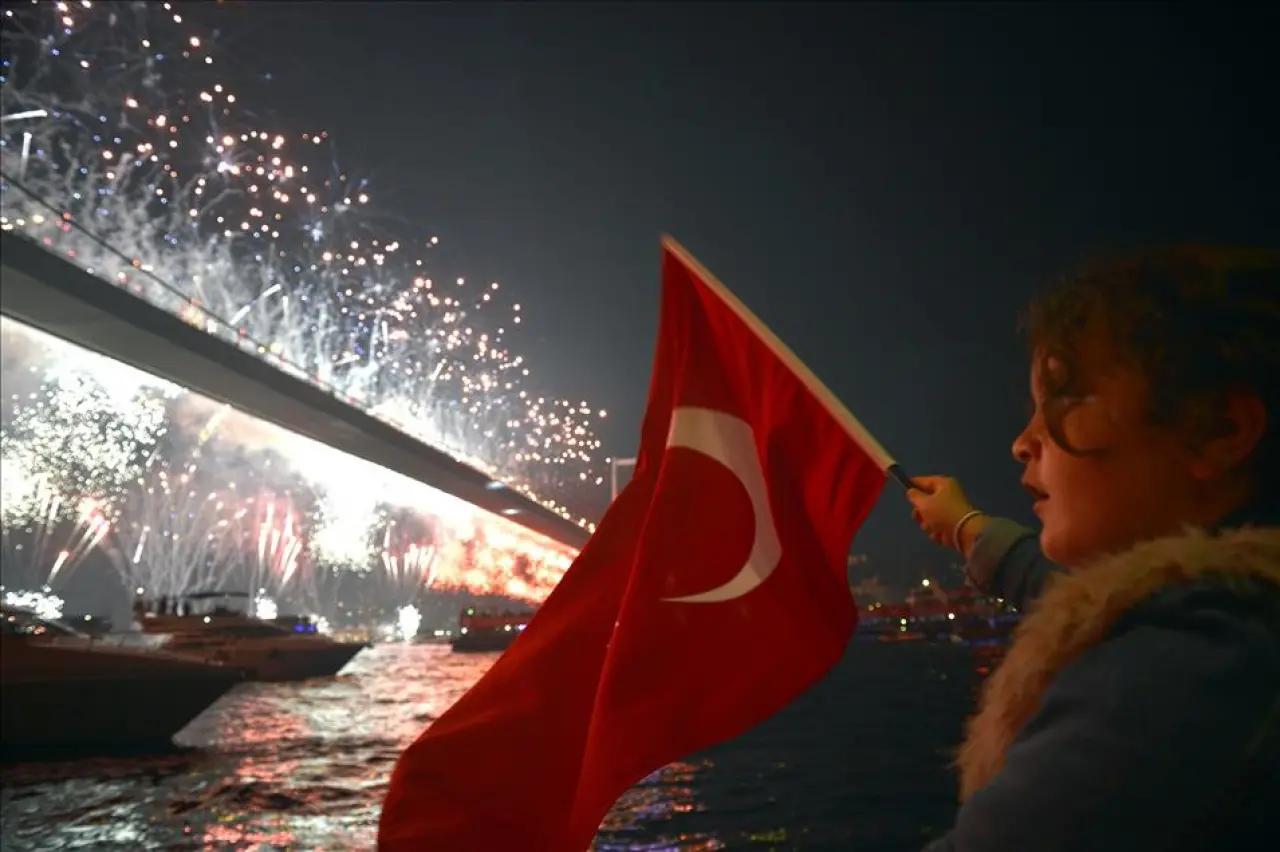 Cumhuriyet’in 102. Yılına Yakışır Coşku: Meydanlar Ay Yıldızla Doldu 13