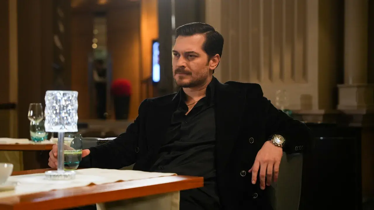 'Eşref Rüya' dizisinin başrolü Çağatay Ulusoy “Uykucu” filminde Elçin Sangu ile buluştu: Ulusoy'un imajı şaşırttı! 1