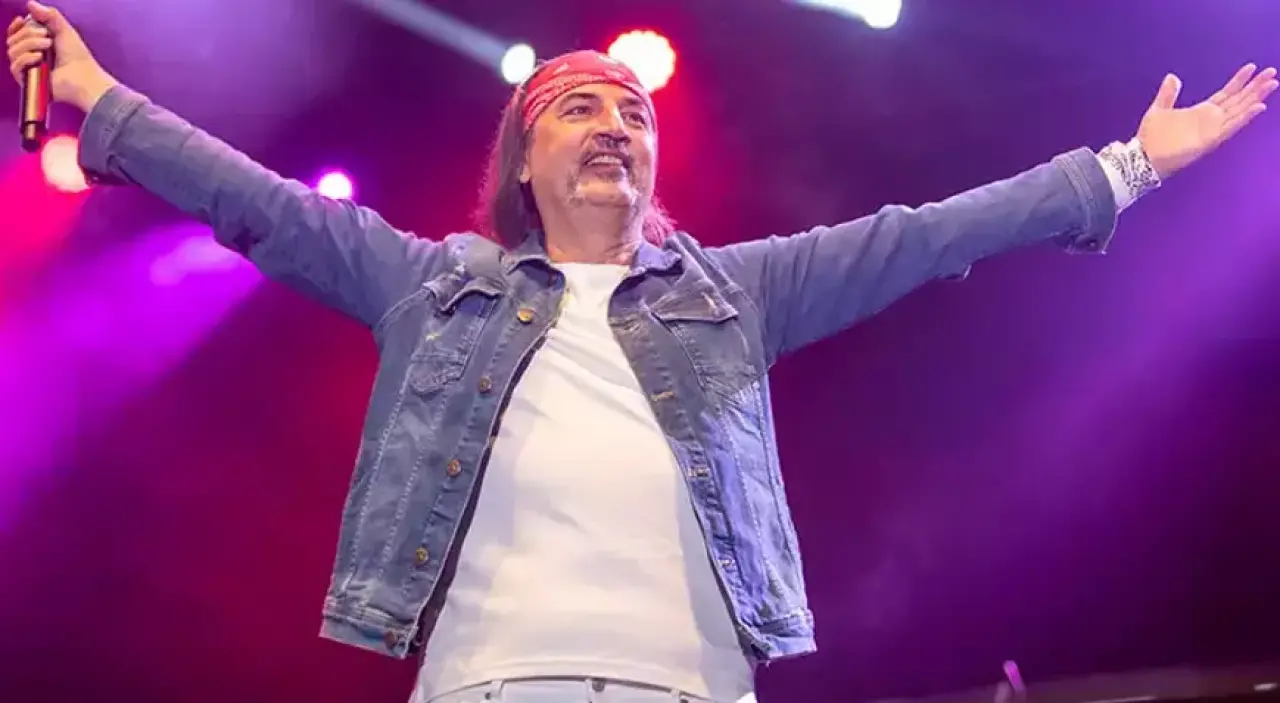 Şarkıcı Çelik’ten tepki: 'Popçuyuz, bankacı değil!' 1