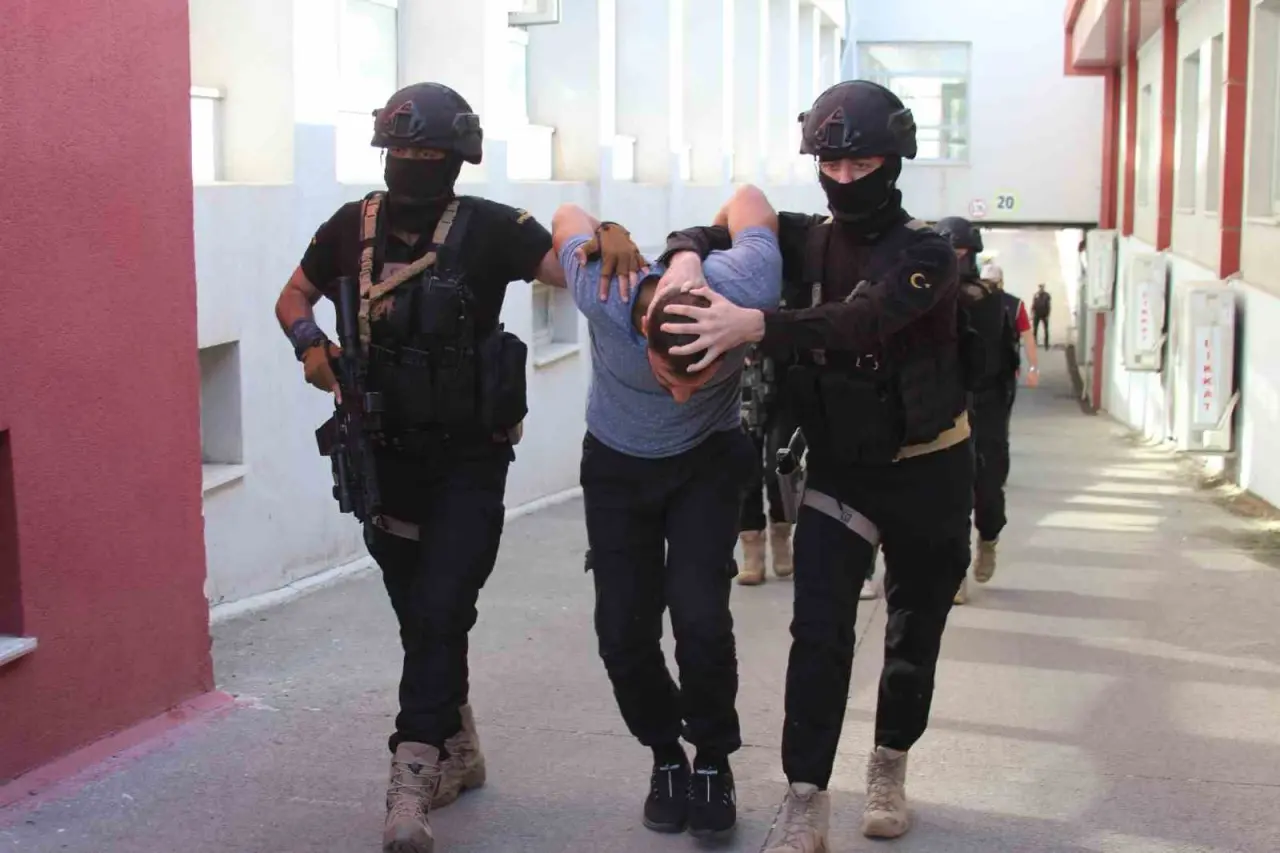 Sözde emirin savunması 'pes' dedirtti: 'Yaşlandım artık işim yok' 6