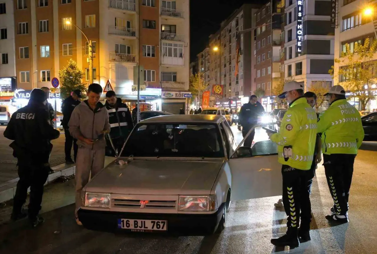 Polis Eskişehir’i didik didik etti! Arananlar, trafik cezaları, mekan denetimleri... 2