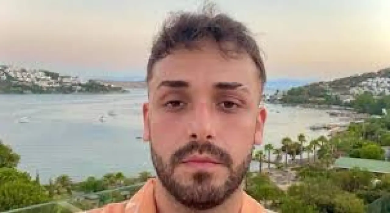 Sefo düğün eğlencesine bornozuyla katıldı! 1