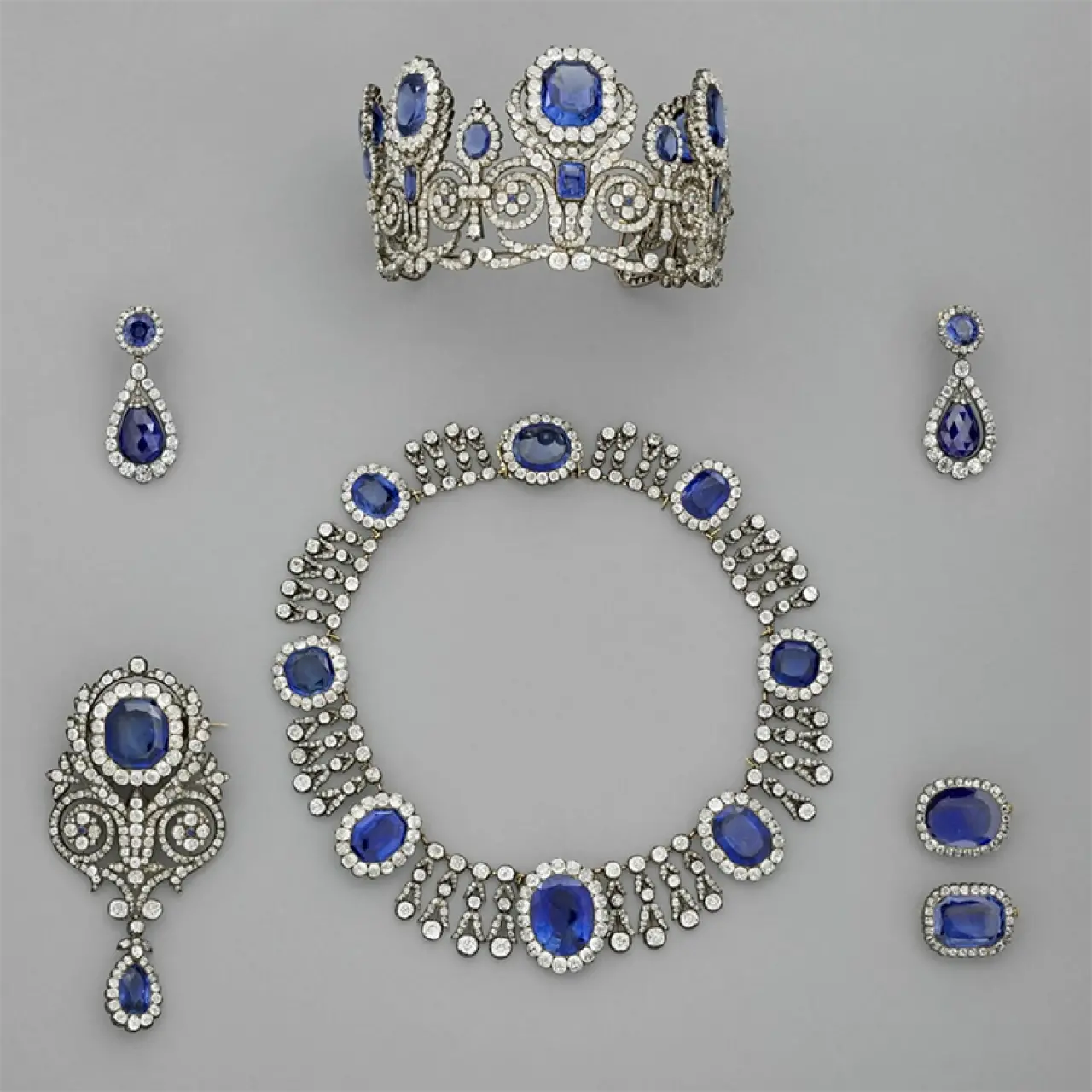 Louvre Müzesi’nde Şok Soygun! Çalınan Mücevherler ve Efsanevi Eserler Ortadan Kayboldu 12