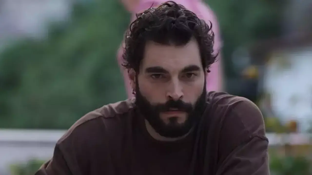 Veliaht’ın başrolü Akın Akınözü’nden duygusal anma! 1