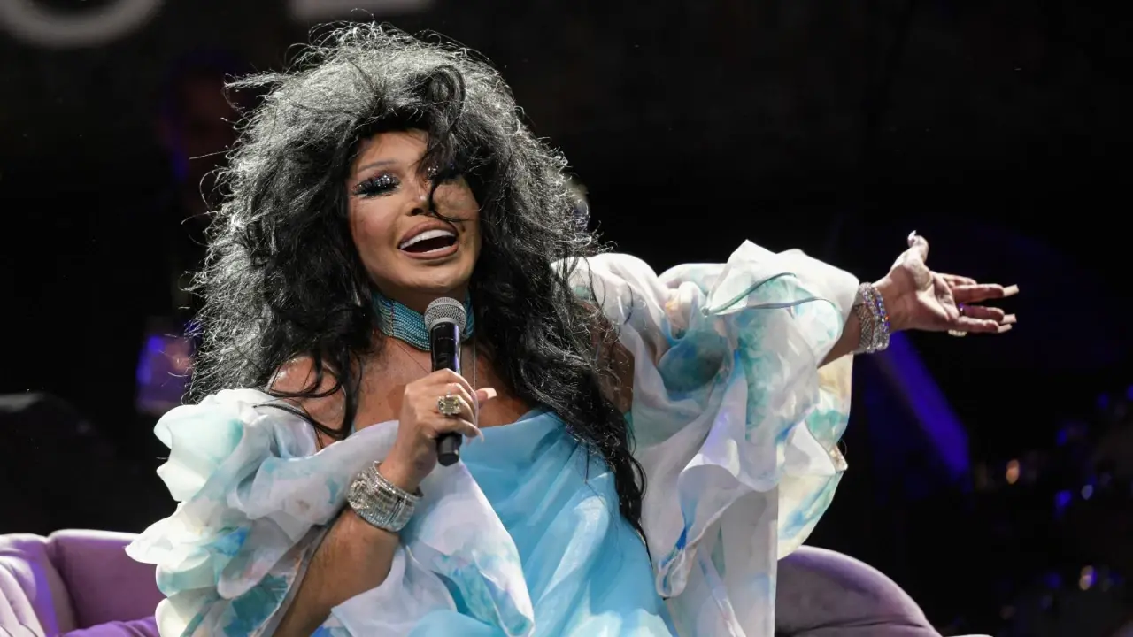 Bülent Ersoy sahnede şaşırttı: Kendi kendine küfür etti! 1