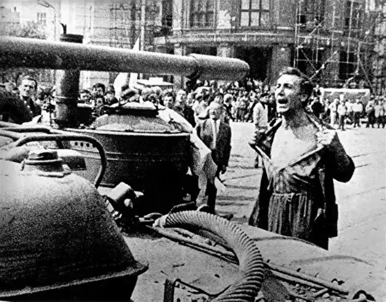 Tarihe Tanıklık Eden Kareler: İlk Kez Göreceğiniz 15 Etkileyici Tarihi Fotoğraf! 2