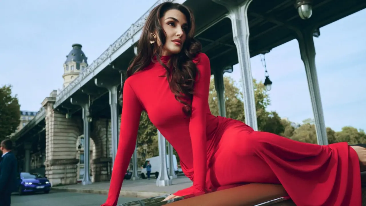 Nocturne ve Hande Erçel'den Paris esintili moda yolculuğu 3