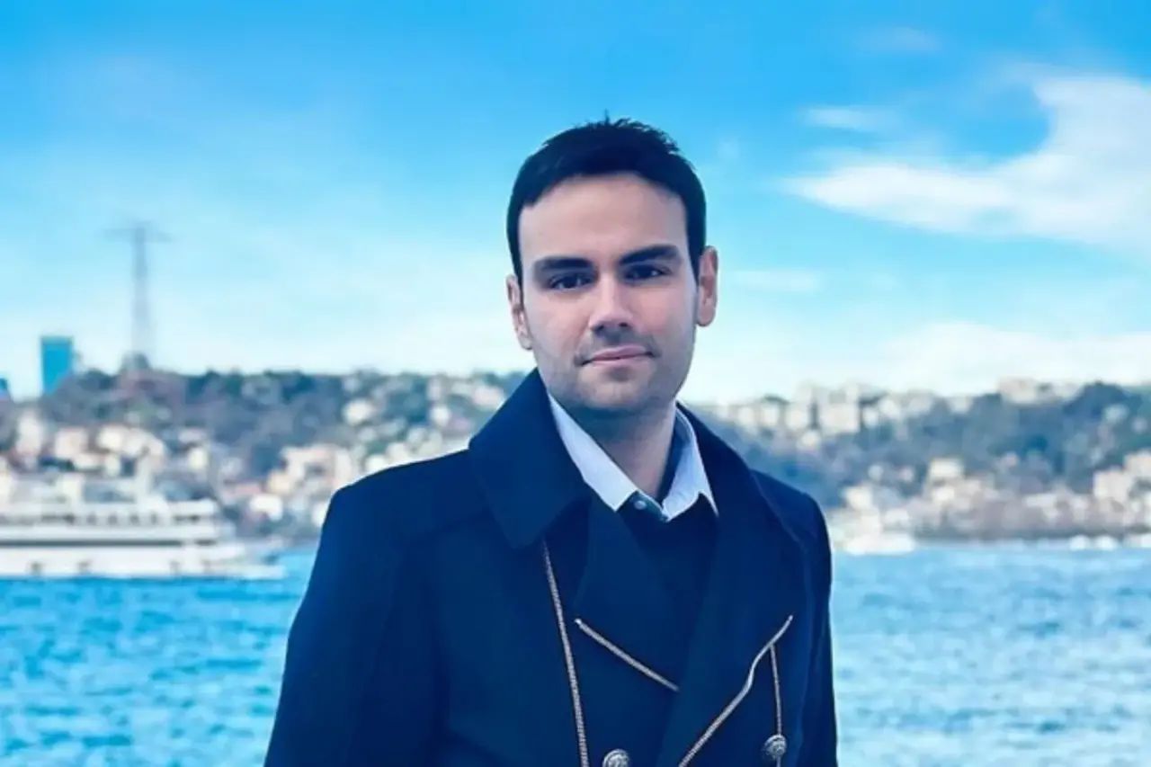 Milano’da romantik kutlama: Faruk Sabancı’dan Esra Bilgiç’e sürpriz! 3