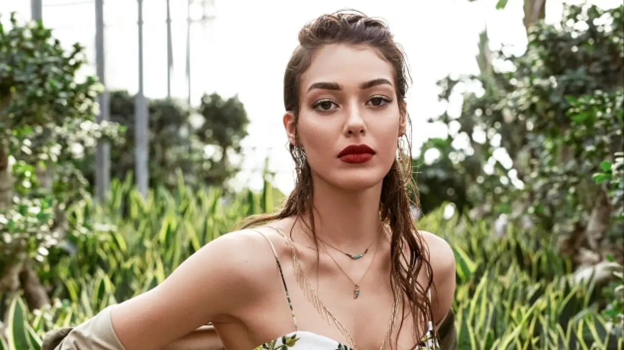 Oyunculuk kavgası alevlendi: Enis Arıkan’dan Burak Sergen’e ezber bozan gönderme! 1