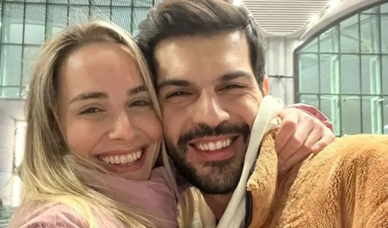 Tolga Mendi ve Damla Can, Umre fotoğrafıyla duygulandırdı: Tolga Mendi ve Damla Can’dan manevi yolculuk 3