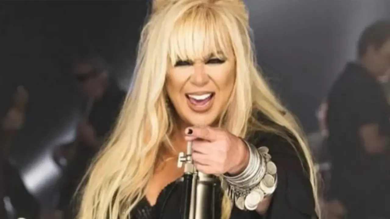 Ünlü şarkıcı Zerrin Özer’den sağlık mesajı! 4