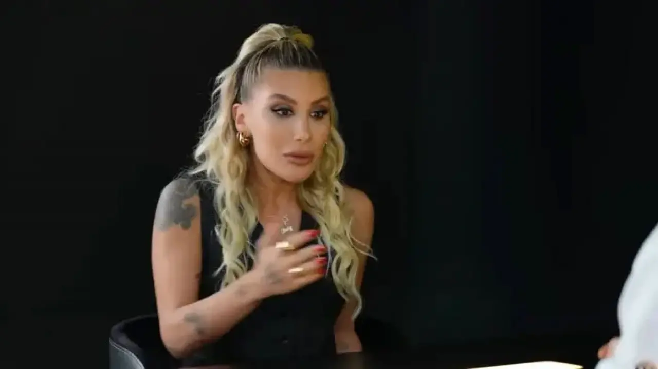 Ünlü şarkıcı İrem Derici uyuşturucuya özendirmekten gözaltına alındı! 1