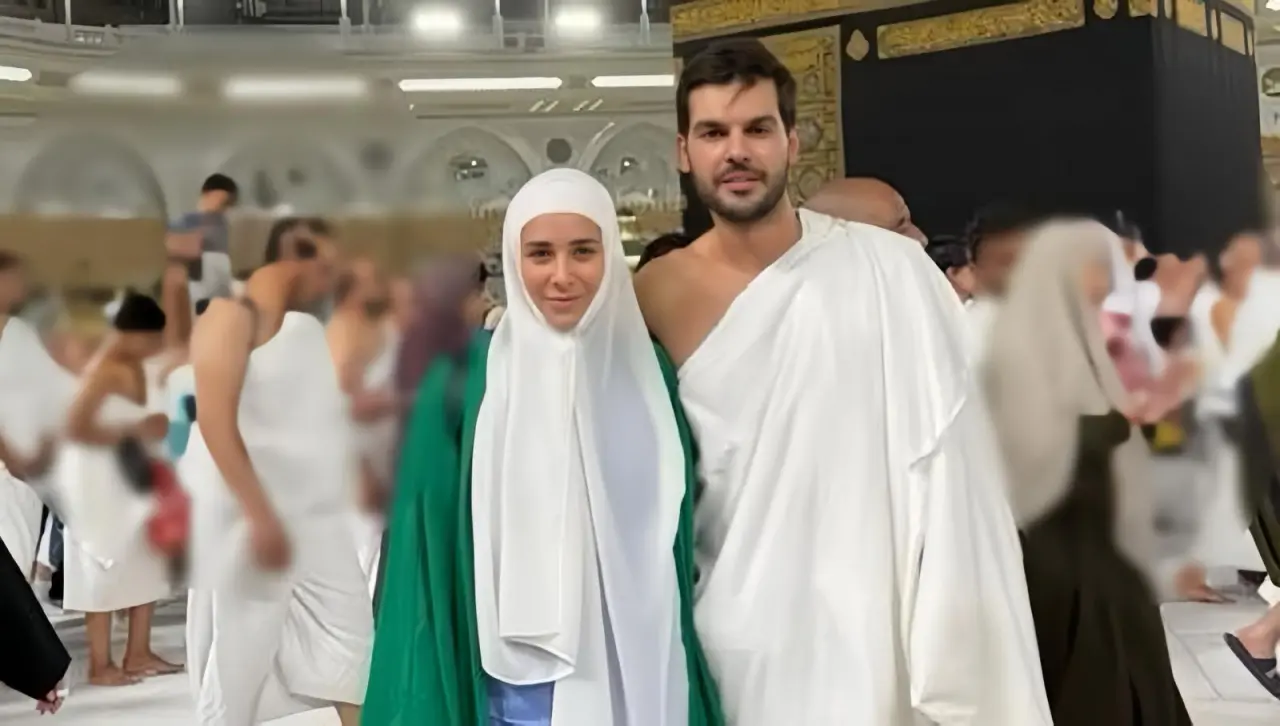 Tolga Mendi ve Damla Can, Umre fotoğrafıyla duygulandırdı: Tolga Mendi ve Damla Can’dan manevi yolculuk 2