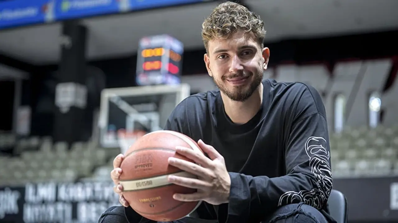 Milli basketbolcu Alperen Şengün ve ABD'li sevgilisi Hannah Cherry'den aşk dolu İtalya molası! 1