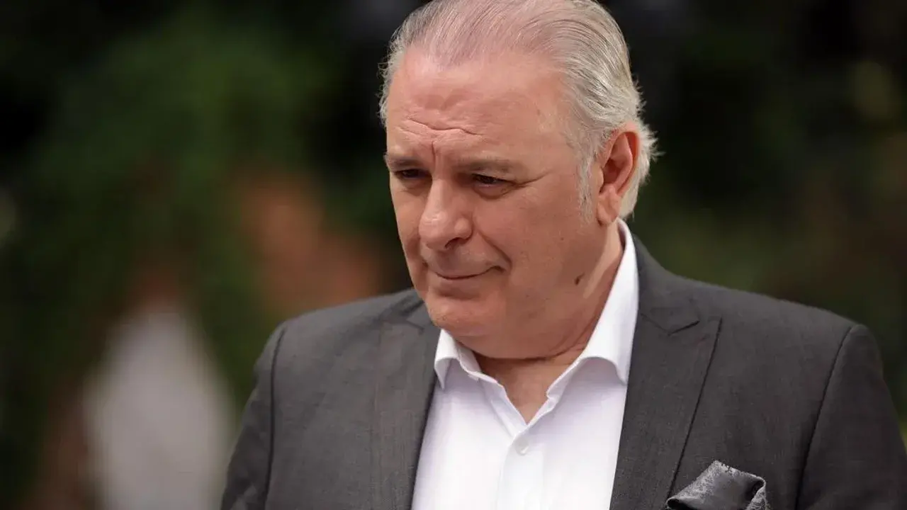 Oyunculuk kavgası alevlendi: Enis Arıkan’dan Burak Sergen’e ezber bozan gönderme! 2