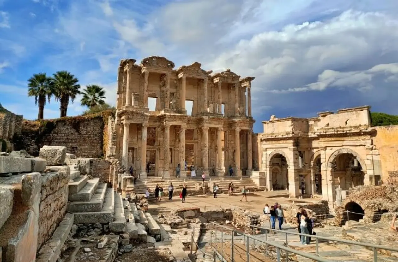 Zamanın Unutamadığı Yapılar: Dünyanın En Etkileyici 15 Tarihi Eseri 14