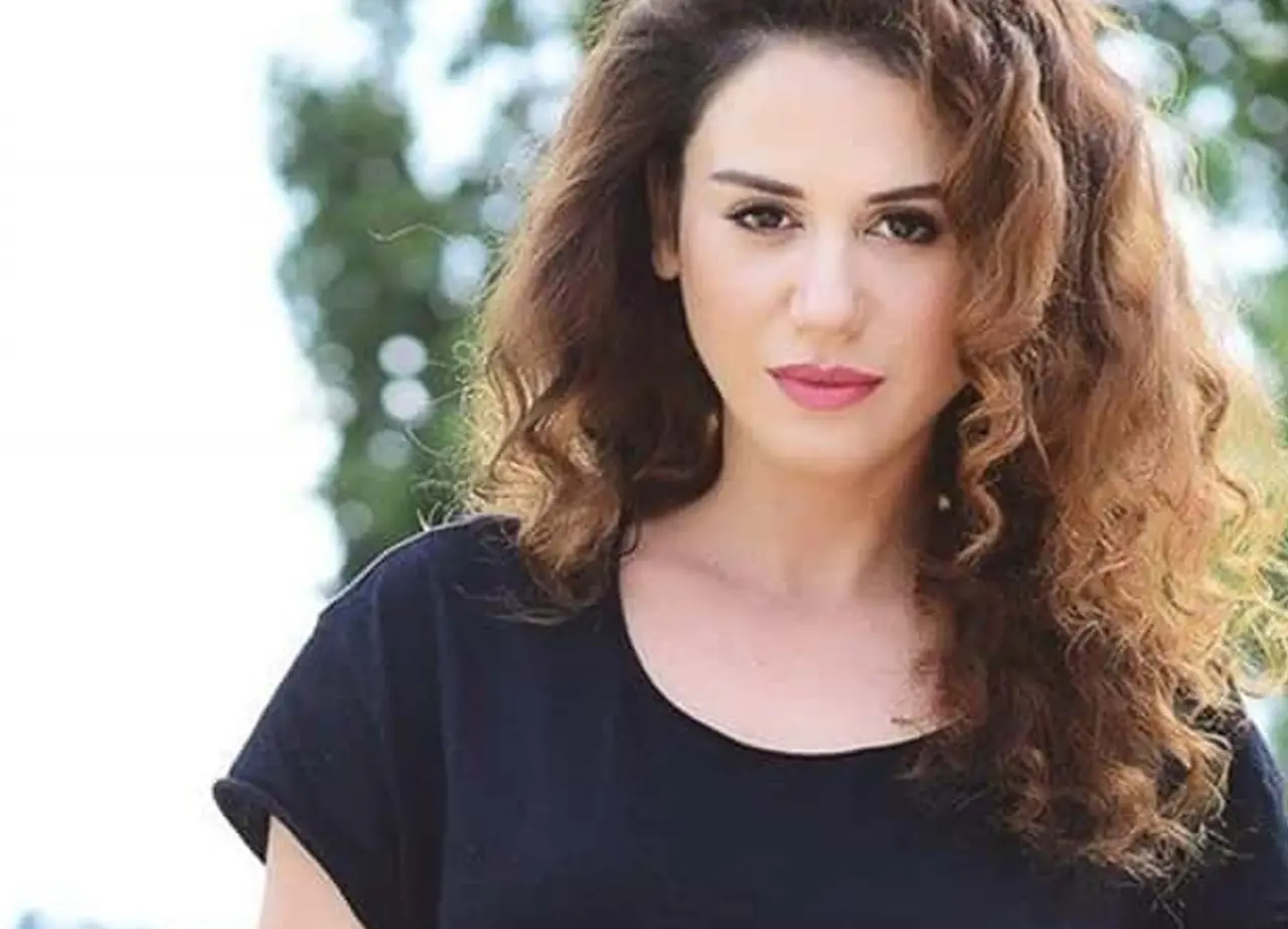 Oyunculuk polemiği büyüyor: Ekin Türkmen’den Dilan Çiçek Deniz’e tokat gibi sözler! 2