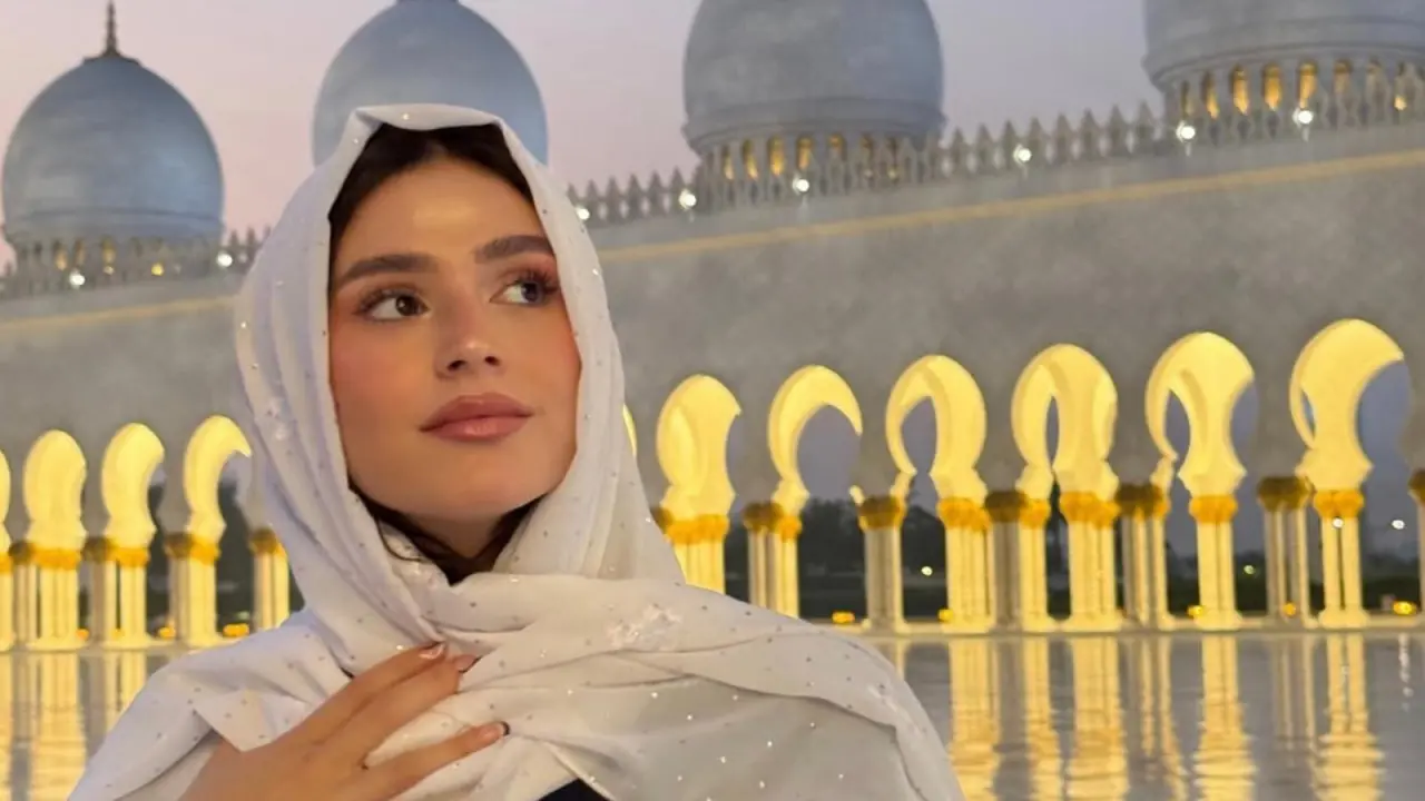 Survivor yıldızı Ayşe Yüksel’in cami pozu sonrası verdiği kare olay oldu! 1