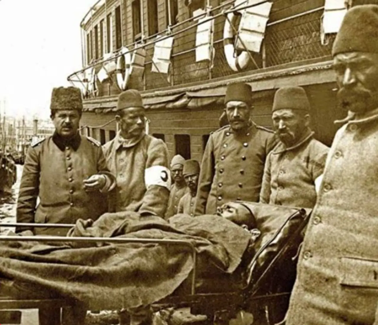 Tarihe Tanıklık Eden Kareler: İlk Kez Göreceğiniz 15 Etkileyici Tarihi Fotoğraf! 12