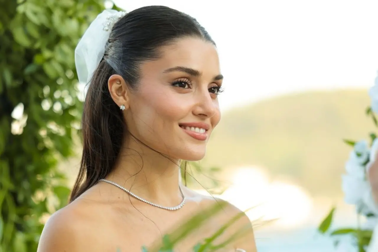 Nocturne ve Hande Erçel'den Paris esintili moda yolculuğu 1