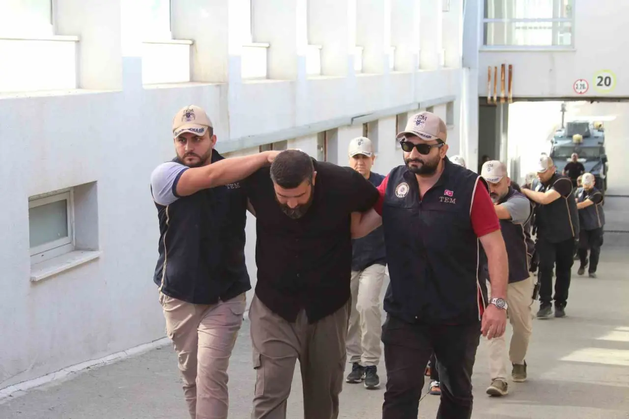 Sözde emirin savunması 'pes' dedirtti: 'Yaşlandım artık işim yok' 4